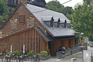 Centro c&iacute;vico Tred&ograve;s