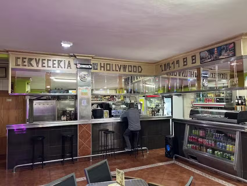 Cervecer&iacute;a Hollywood