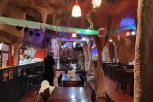 Cervecer&iacute;a Nayra&rsquo;s Cavern