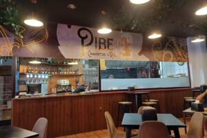 Cervecer&iacute;a Pibe y Charritos & Rolls