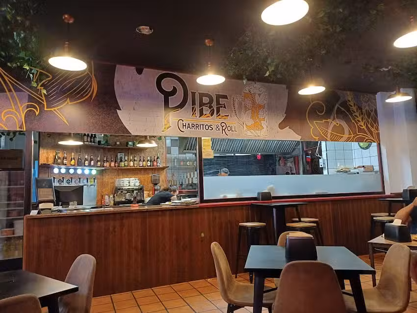 Cervecer&iacute;a Pibe y Charritos & Rolls