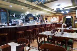 Cervecer&iacute;a Restaurante Cruz Blanca de Doctor Esquerdo