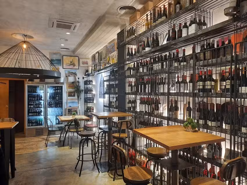 Cervecer&iacute;a Vinoteca La Pajarer&iacute;a