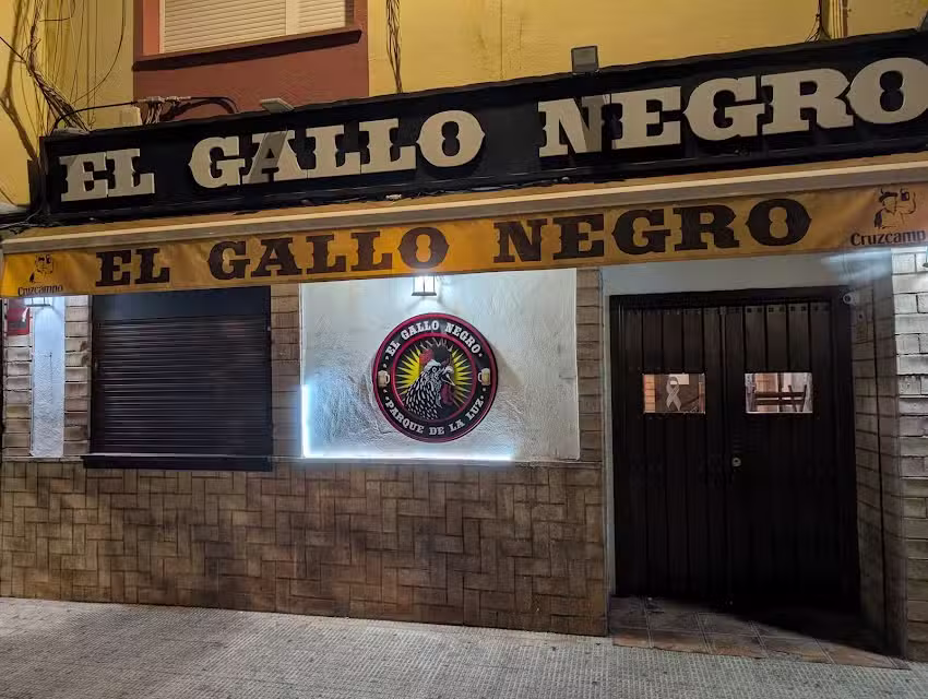 Cervecerias El Gallo Negro Parque De La Luz