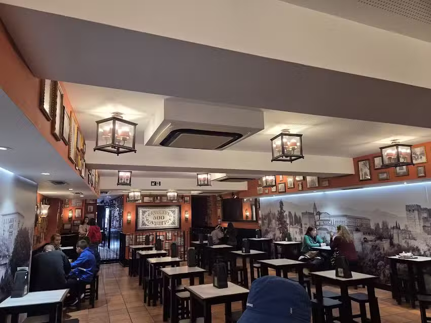 Cervecer&iacute;as La Sure&ntilde;a y 100 Montaditos