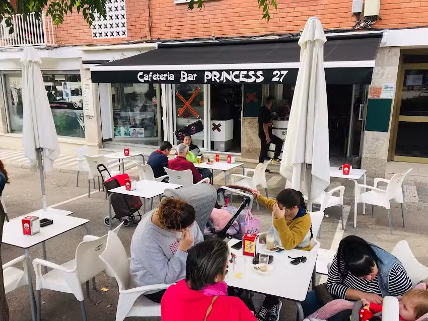 Cesar caf&eacute; & Bar