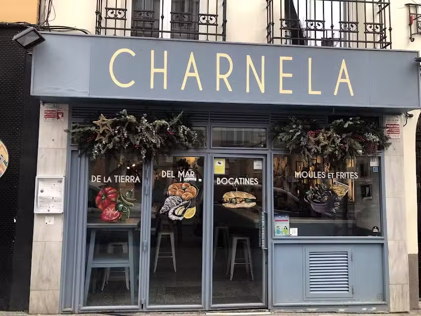 Charnela