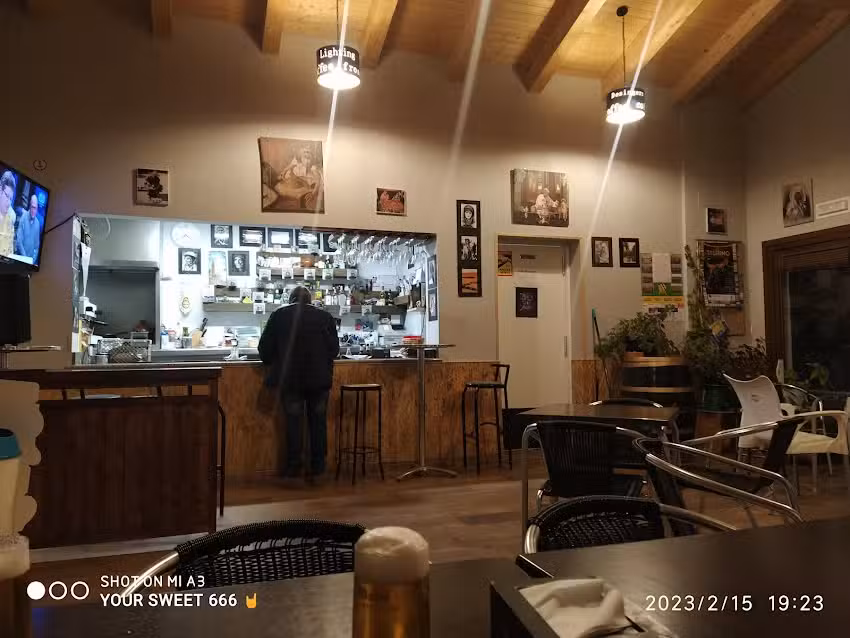 Chiringuito las Pistas Deportivas Ortigosa Del Monte.