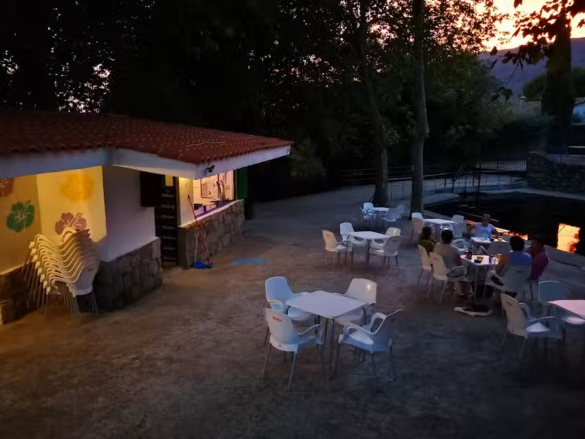 Chiringuito Piscina Natural San Mart&iacute;n de Trevejo