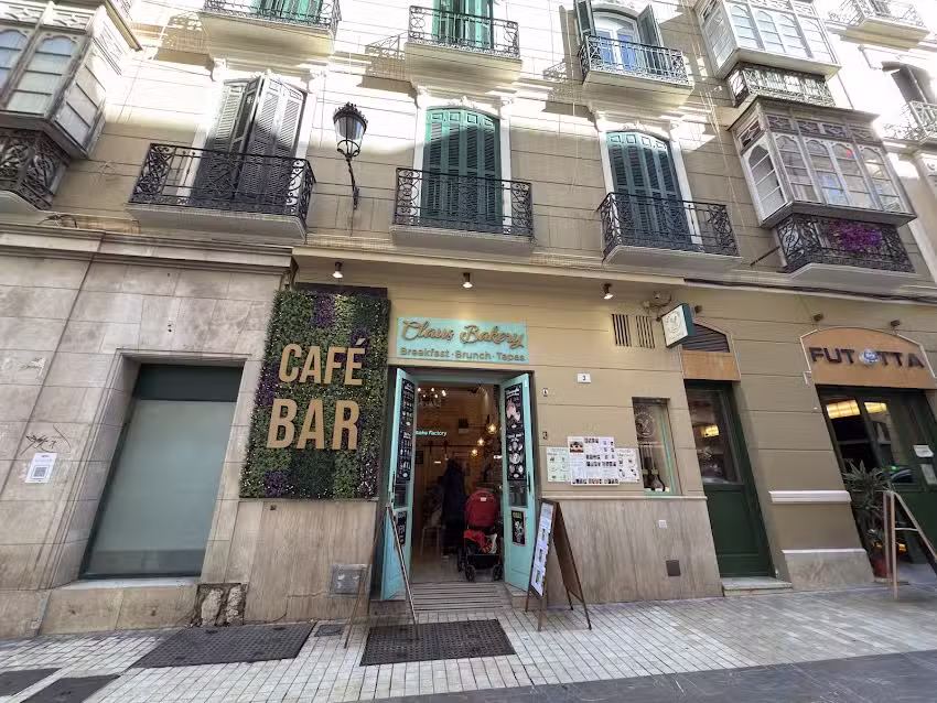 Claus Bakery Cheesecake Factory CAF&Eacute; BAR