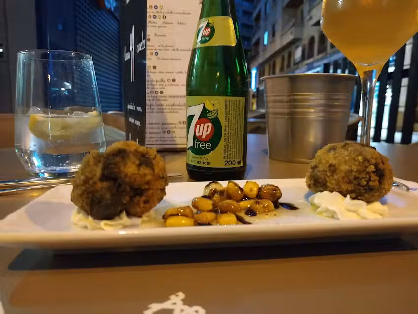 Clavo y Canela