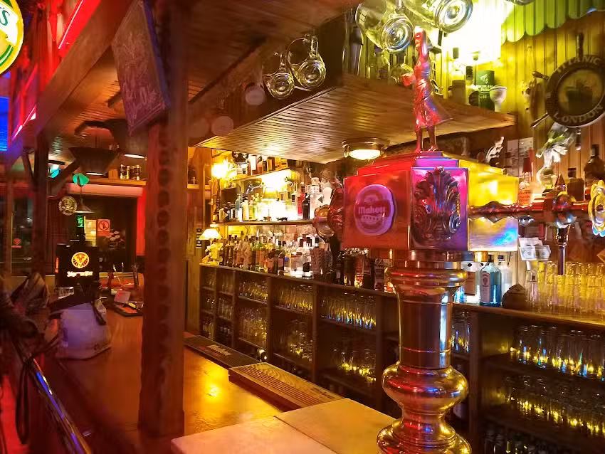 Cocodrilo Negro Bar
