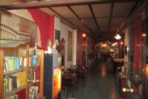 C&ograve;ctel Bar La Cotxera