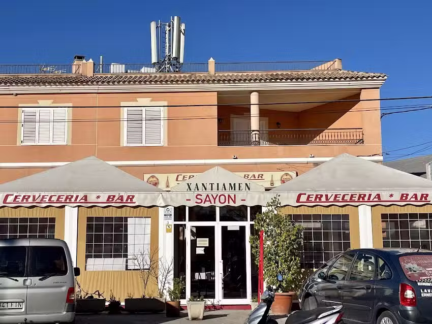 Comer en Mula / Cervecer&iacute;a-Bar Xantiamen Sayon