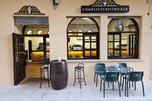 C&oacute;mplices Bistro Bar