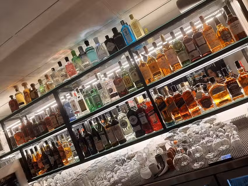 CONCRETO GASTRO & COCKTAIL BAR