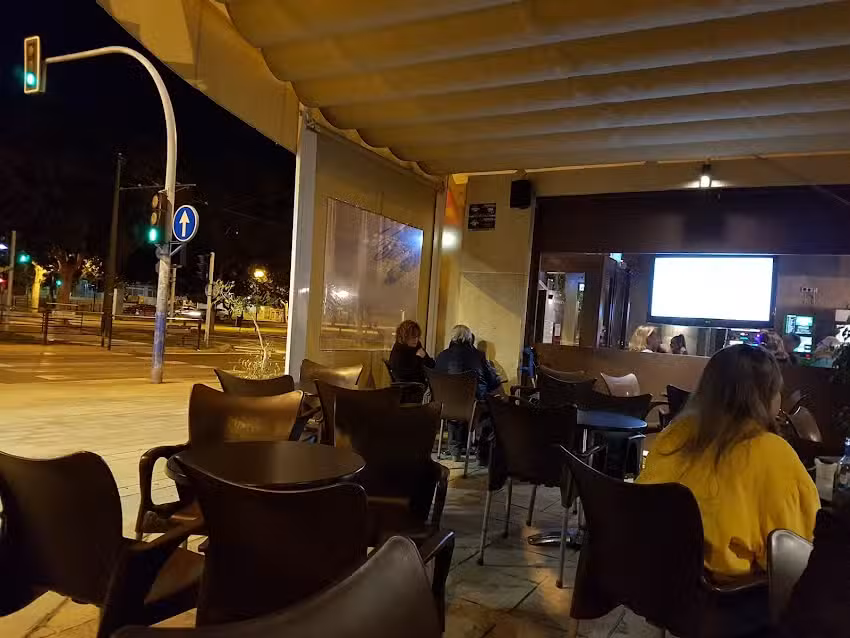 Continental Caf&eacute;