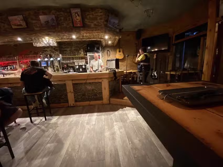 CREG&Uuml;E&Ntilde;A GASTROBAR