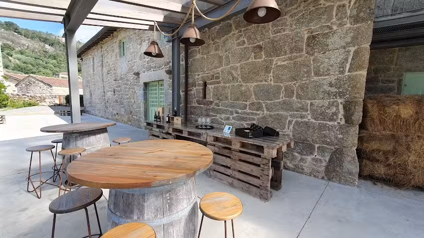 Cu&ntilde;as Davia &ndash; Bodega y Restaurante