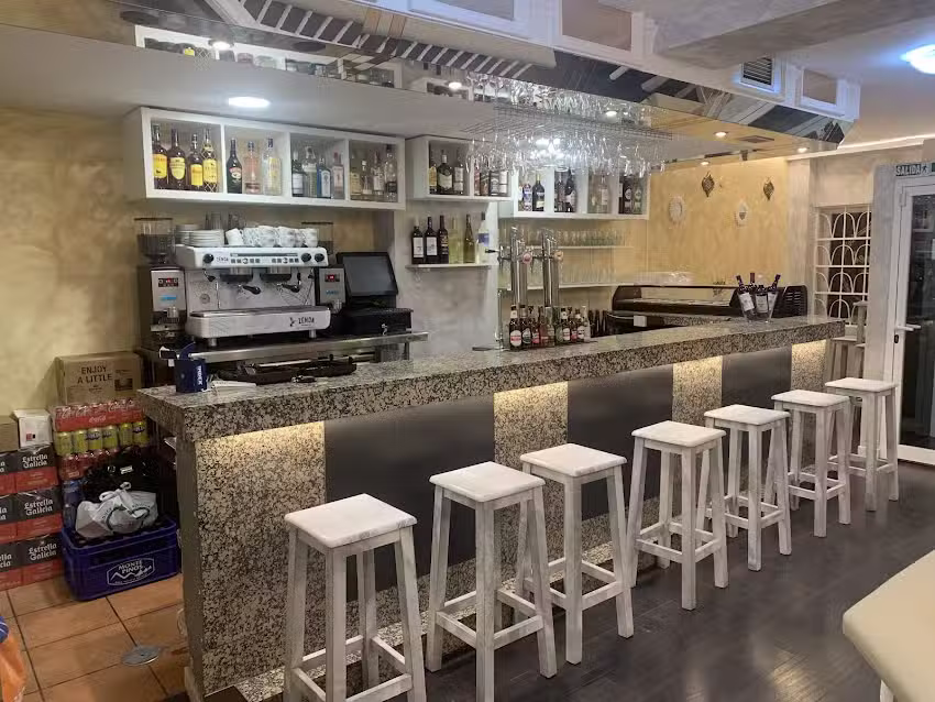 D&rsquo; Chanel bar de copas y tapas