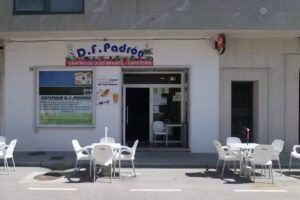 D. F. Padrón – Bar de Comidas con Parque Infantil