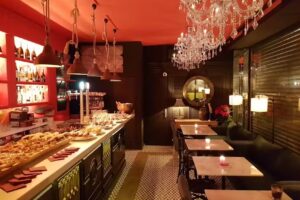 DAKANA | Restaurante, Cocteler&iacute;a, Bar,Vermuter&iacute;a