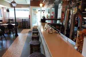 DAWN&rsquo;S Karaoke & bar