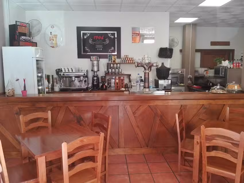 De Ca&ntilde;as Y Vinos
