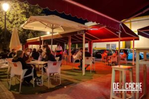 Decach&eacute; Salesianos | Copas & Tapas