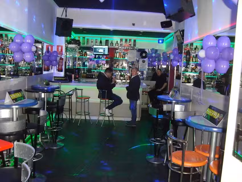 D&eacute;ja Vu Disco Pub