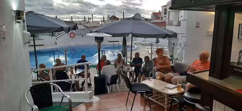 Diamonds Pool Bar