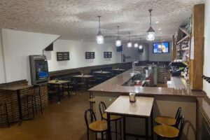 DINO&acute;S GRASTROPUB