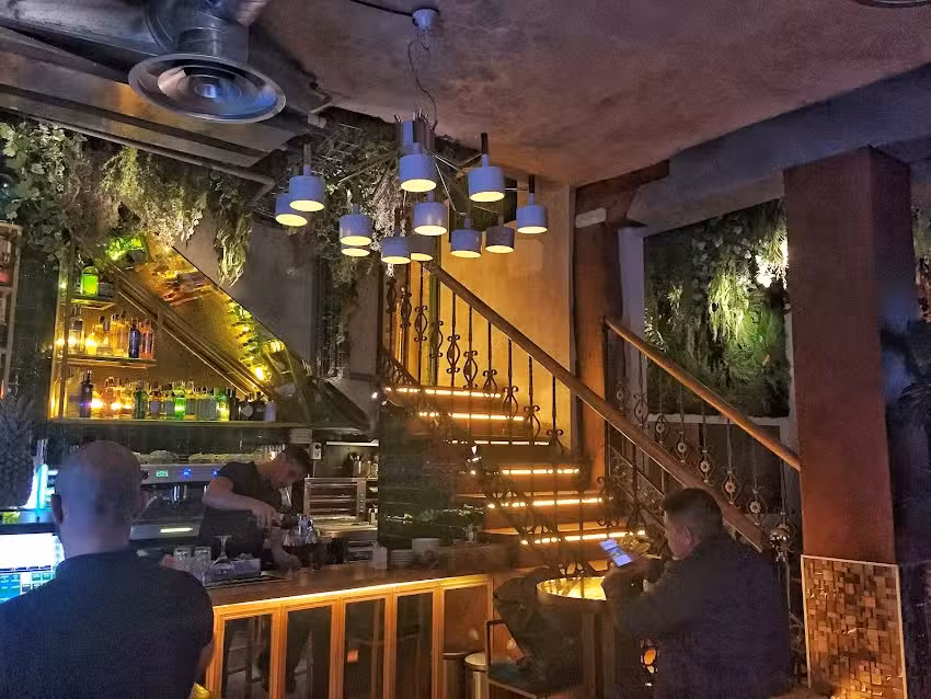 Diverzo Cocktail Bar