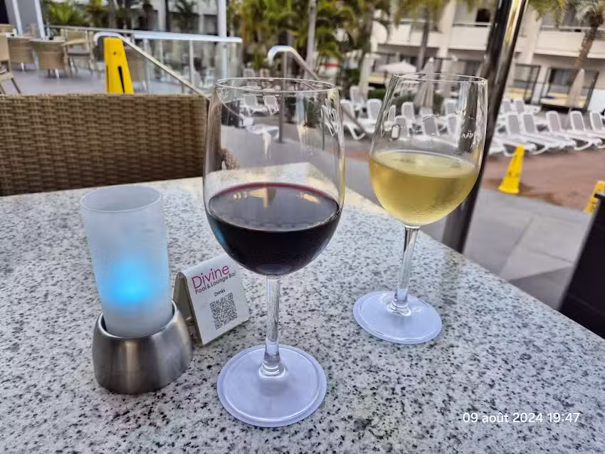 Divine pool and lounge bar