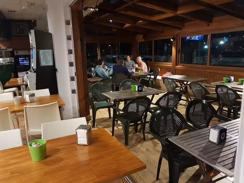 Doblo&rsquo;s Bar