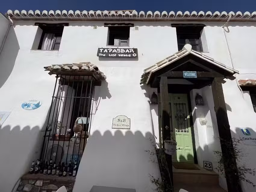 Donkey Tapa&acute;s Bar