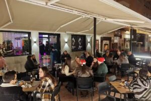 Dumy&rsquo;s Caf&eacute; & Bar