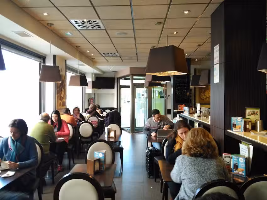 &Eacute;bano Caf&eacute; Restaurante