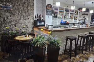 EL ABEZU BAR CAFETER&Iacute;A.