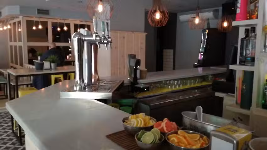 EL AND&Eacute;N &ndash; Bar de copas &ndash; SARON