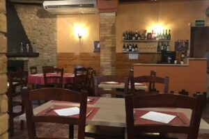 El Celler del Tarr&ograve;s- Restaurant de cuina tradicional catalana, Carn a la brasa, Caragols a la llauna a el Tarr&oacute;s