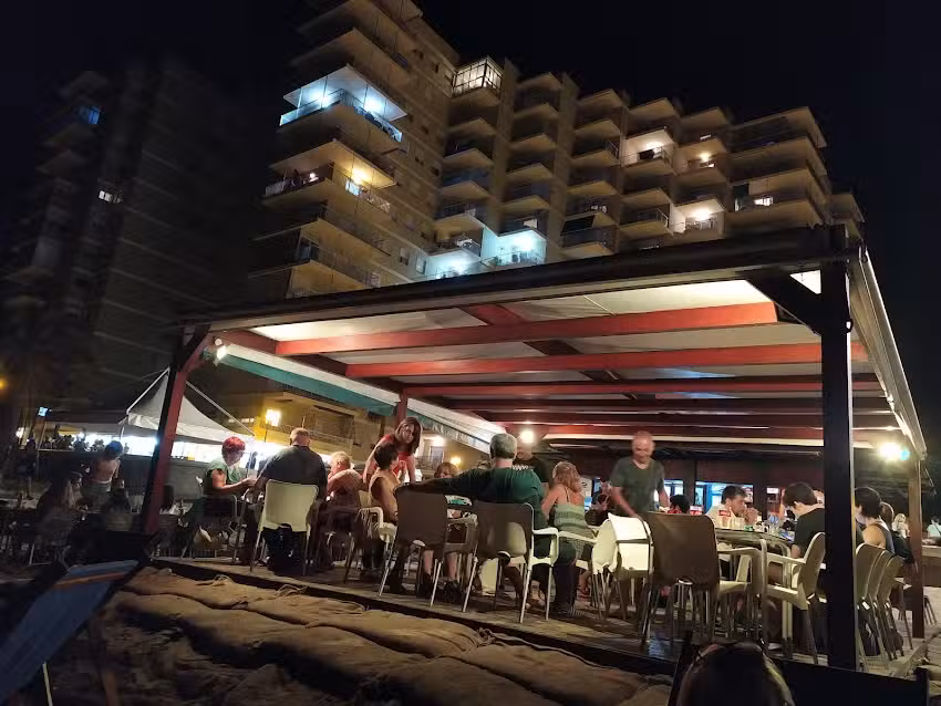 El Chiringo. Food & Drink