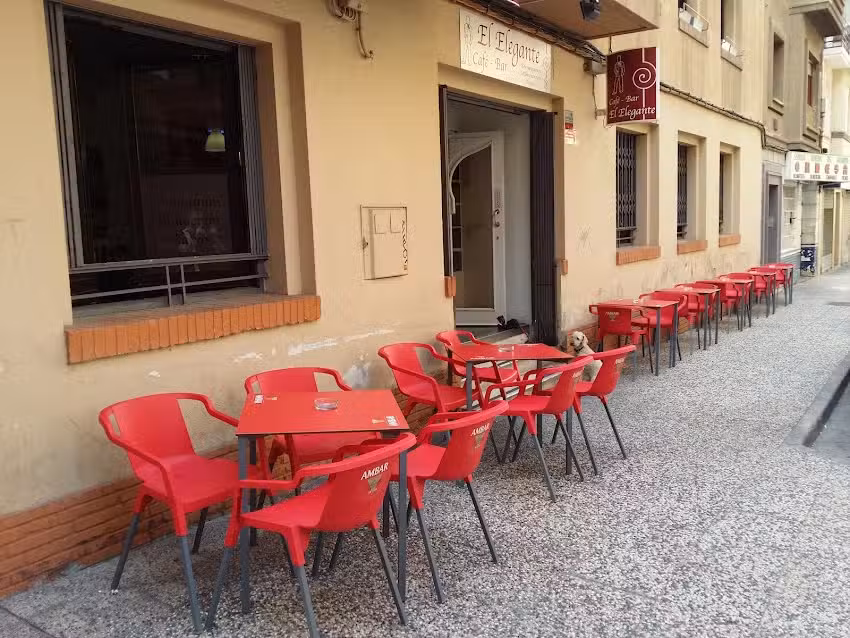 El Elegante Caf&eacute;-Bar