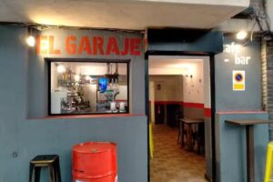 El garaje caf&eacute; bar