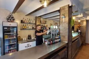 El Jard&iacute;n Bar &ndash; Caf&eacute; &ndash; Asador