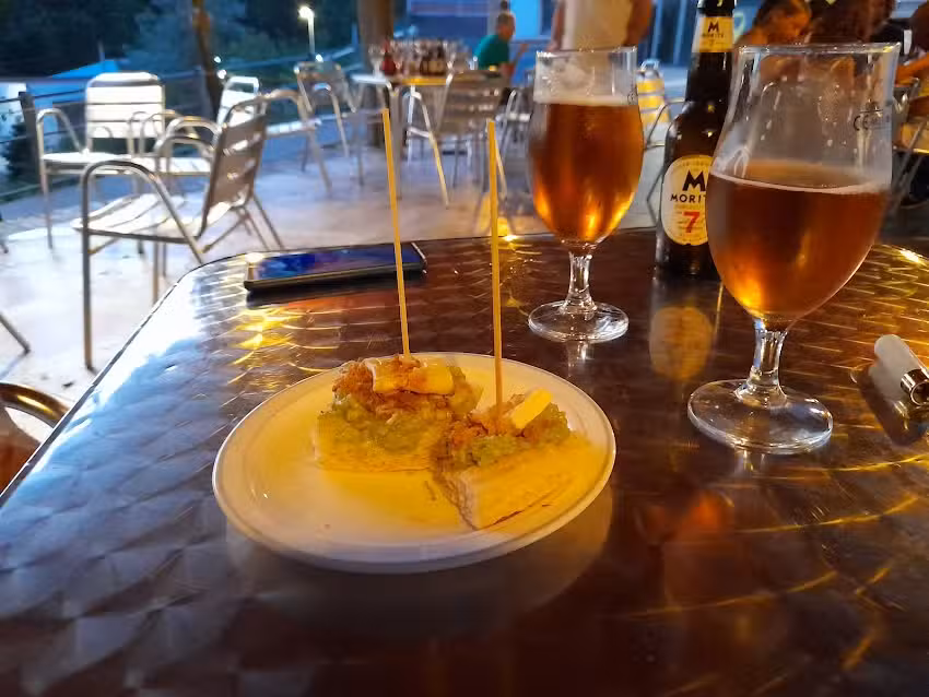 El Local de Campins. Gestionat, sense &agrave;nim de lucre, per la gent del poble.