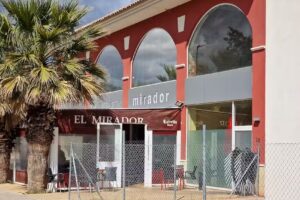 El Mirador by Juan Lorenzo