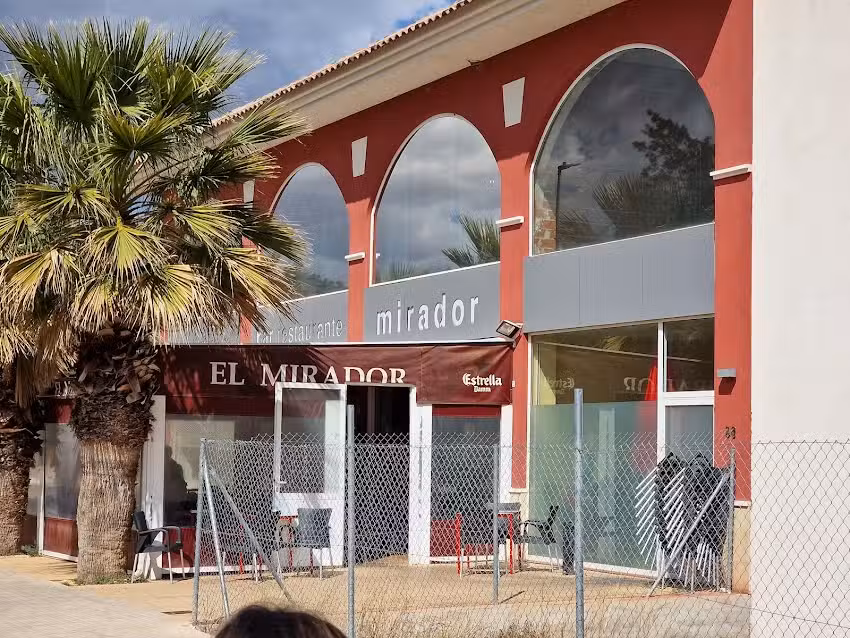 El Mirador by Juan Lorenzo