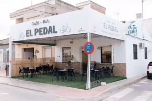 El pedal caf&eacute;-bar (El mudamiento)