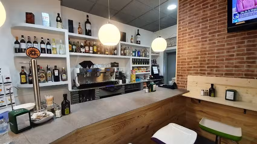 El Picoteo Bar &ndash; Cafeter&iacute;a